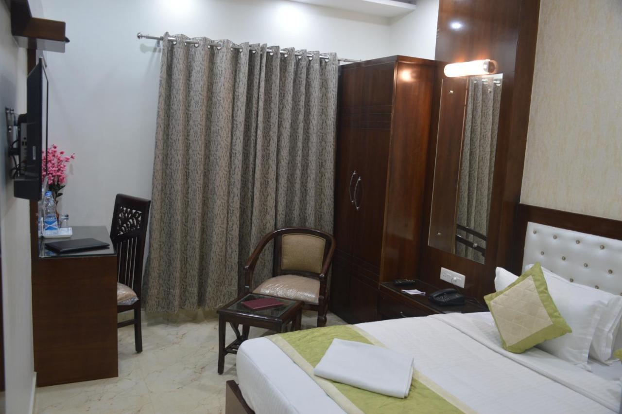 Hotel Midcity Varanasi Exterior photo
