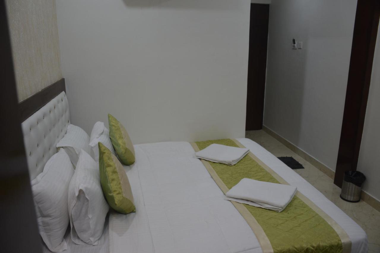 Hotel Midcity Varanasi Exterior photo